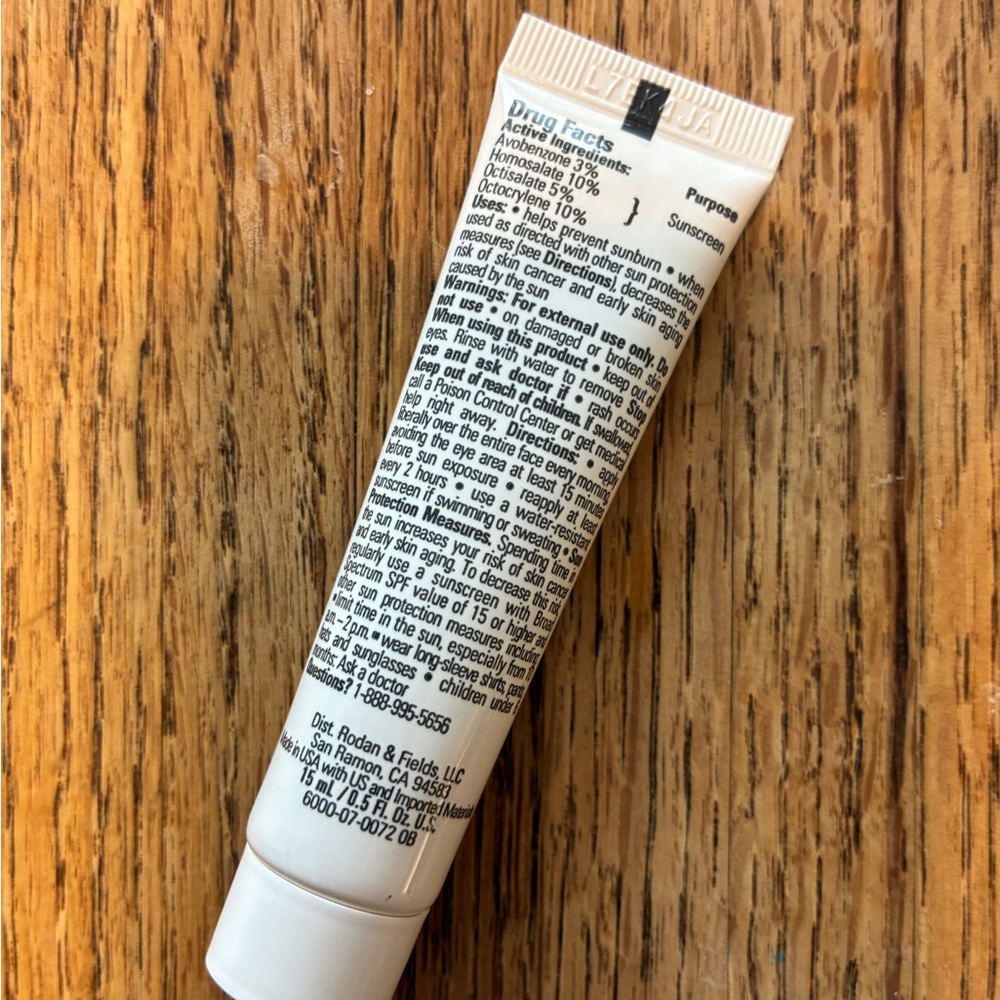 Rodan + Fields Unblemish Invisible Matte Defense Gel - Picture 3 of 3